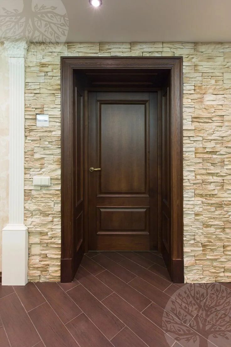 Плитка входной двери фото Oak Doors on Decorative Tile Background