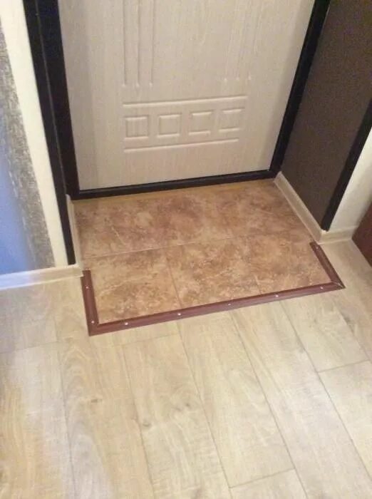 Плитка входной двери фото Плитка на Пол в Коридор: или Ламинат и Стык? Ответ и 69 Фото Flooring, Tiles, Ti