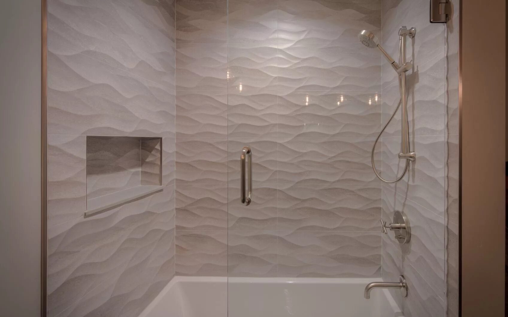 Плитка волна фото ванна Bathroom Gallery Bathroom and Remodeling Budget bathroom remodel, Shower remodel