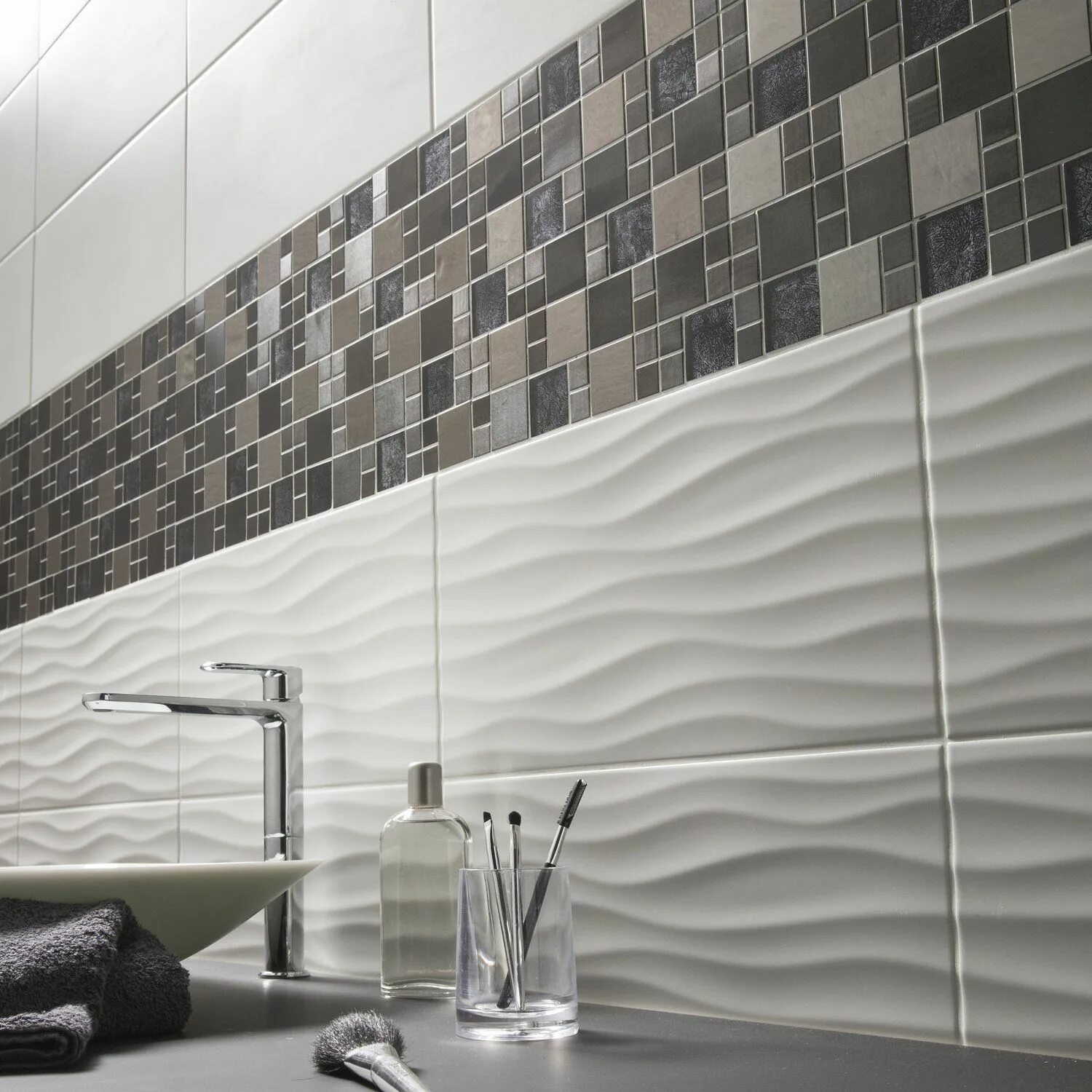 Плитка волна фото ванна Simple Bathroom Tile Panels Inspirations That Will Be Huge In 2018. #bathroomtil