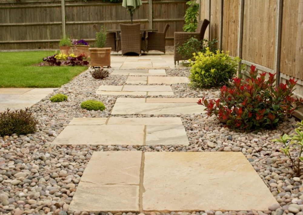 Плитки на даче фото How to Lay Stepping Stones on Gravel in 8 Simple Steps Garden paving, Garden ste