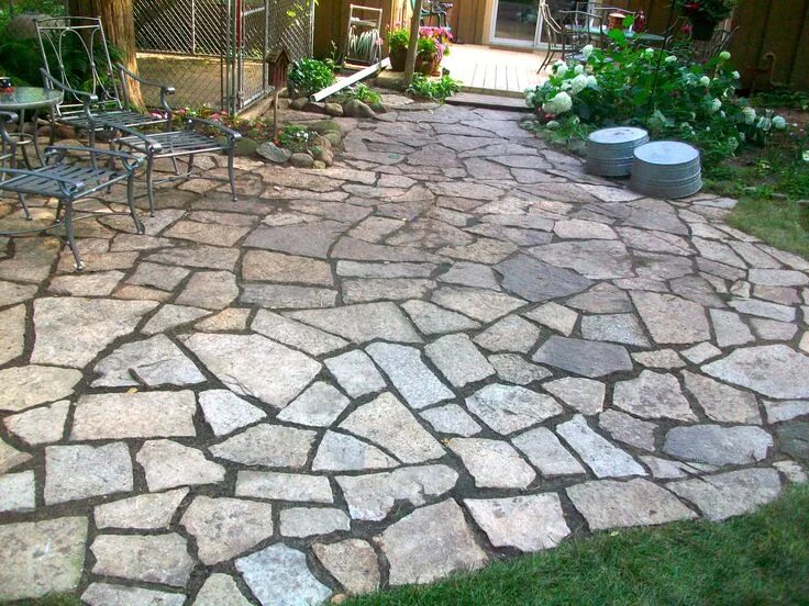 Плитняк на даче своими руками Pin by Dawn Engen on My Garden Patio stones, Paving stone patio, Patio