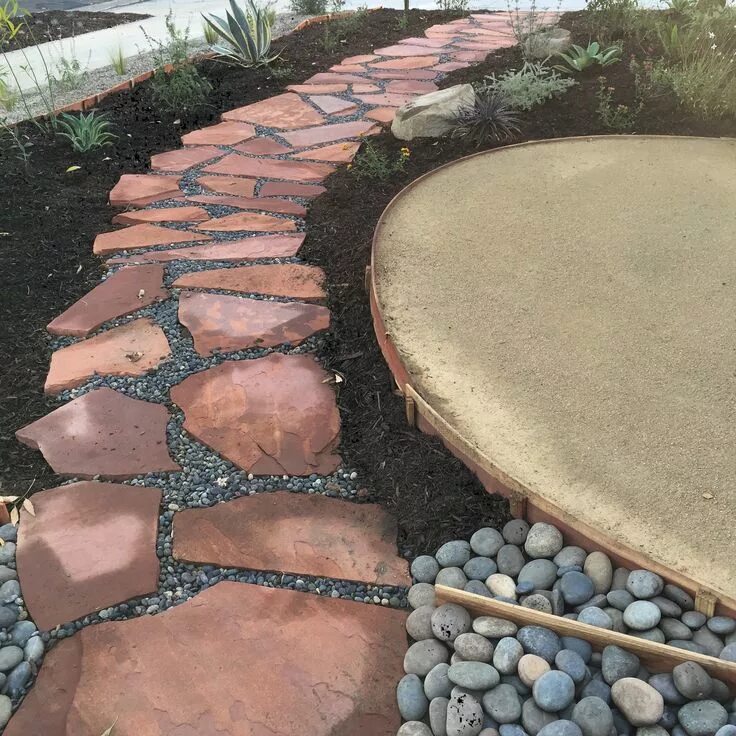 Плитняк на даче своими руками Sedona Red flagstone with Mexican pebble and a (DG) decomposed granite patio. De