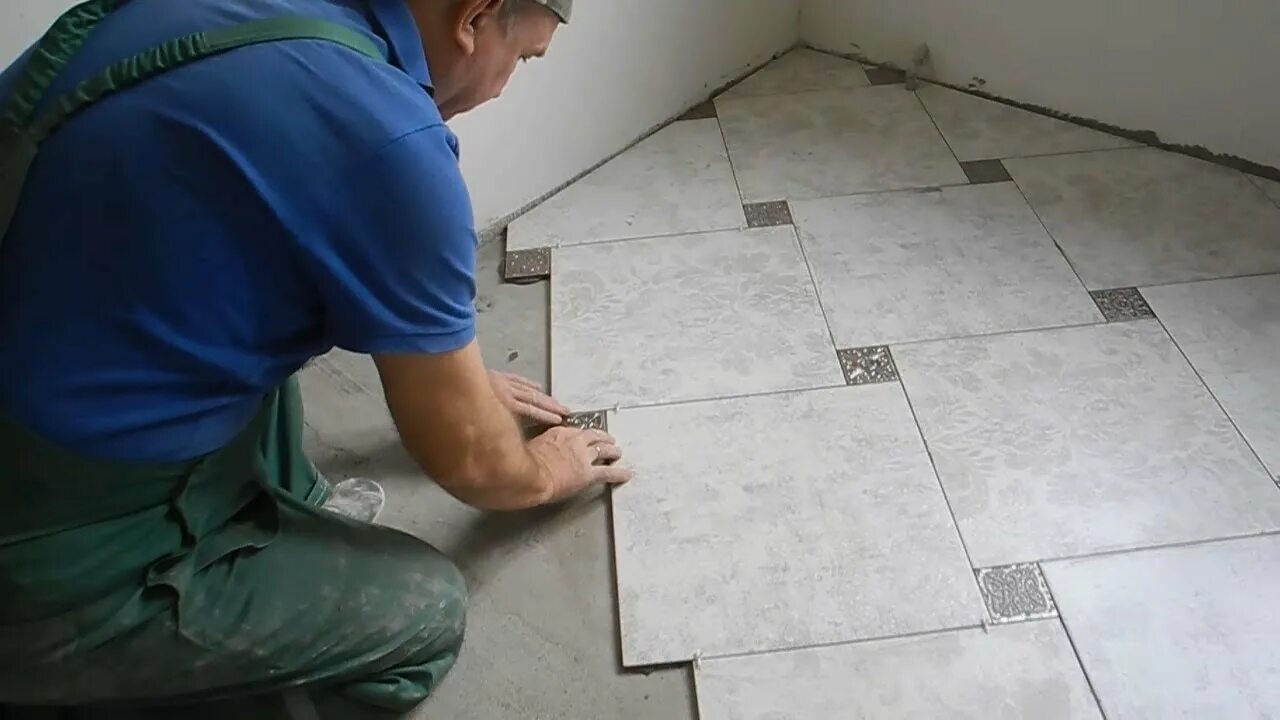 Плиточные работы фото Скоростная укладка плитки по диагонали - YouTube