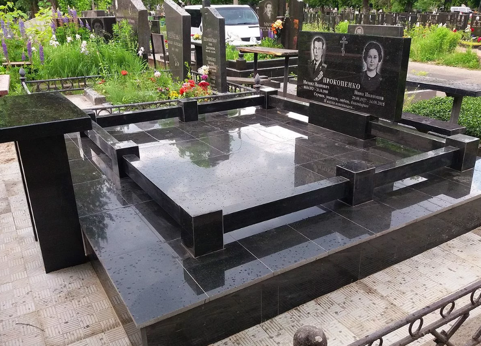 Плиты на могилу фото и цены Гранитный подиум на захоронение от компании Памятники-Некрополь НСК в городе Нов