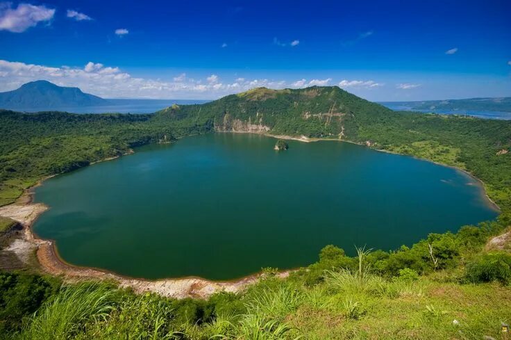 Пливицкие озера фото The picturesque crater of Taal Volcano. Taal volcano, Tourist places, Philippine