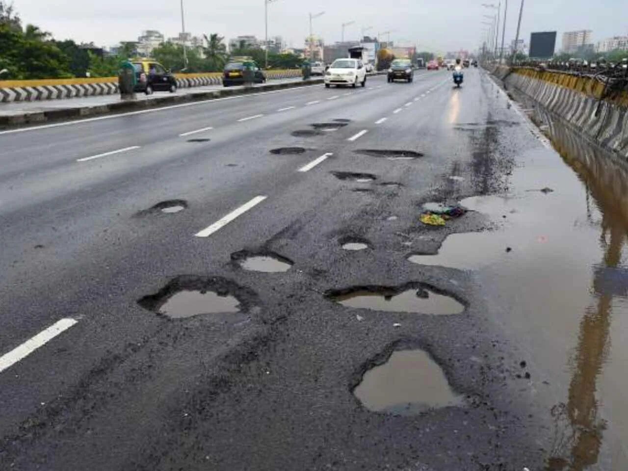 Плохая дорога фото Contractors Who Make Bad Roads Will Be Banned, Fined Up To Rs 10 Crores - NHAI