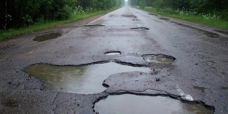 Плохая дорога фото На чем основывался выбор трасс, которые будут ремонтировать за счет Платона Поле