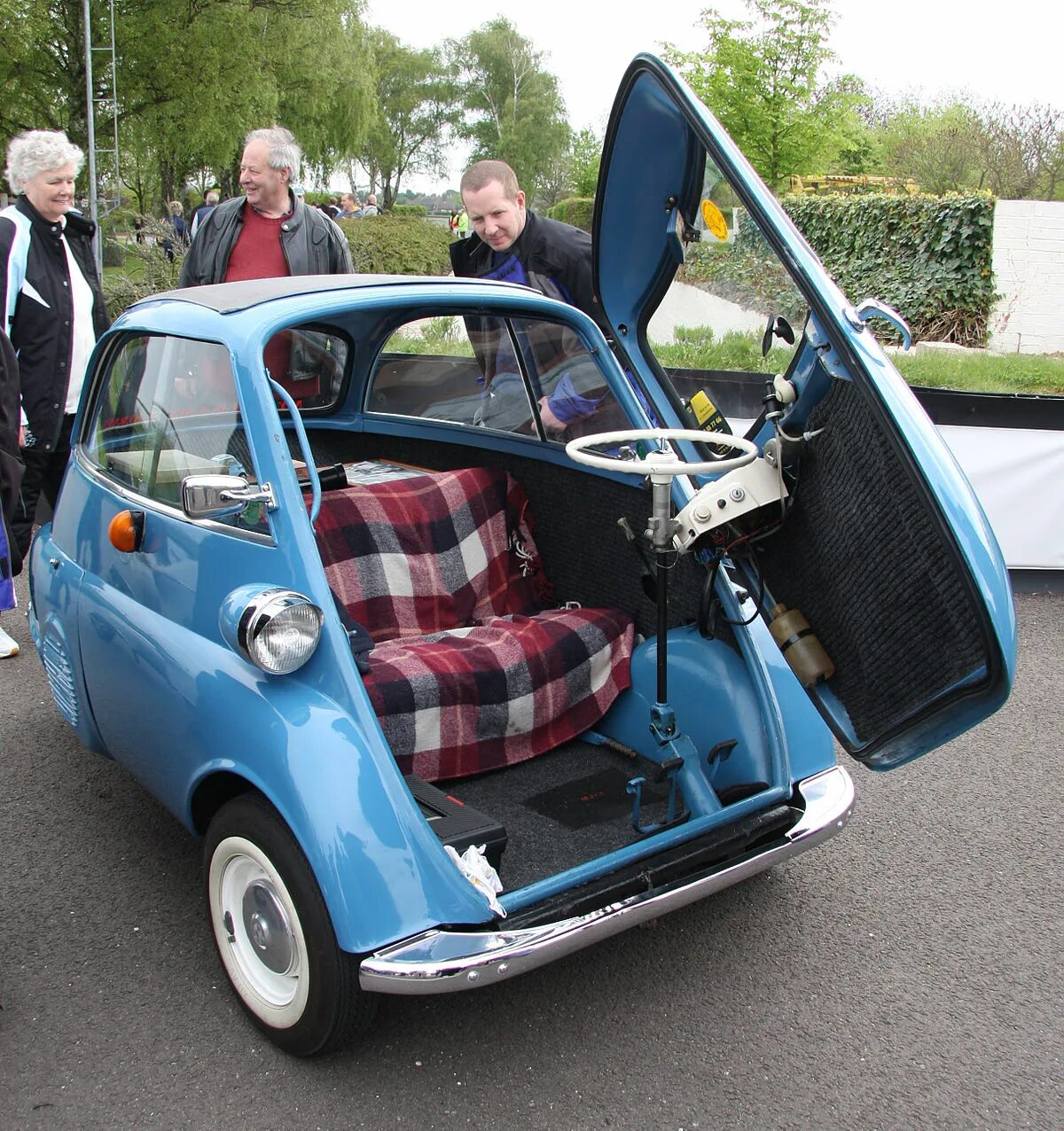 Плохая машина фото Datei:BMW Isetta bubble car - Flickr - exfordy.jpg - Wikipedia
