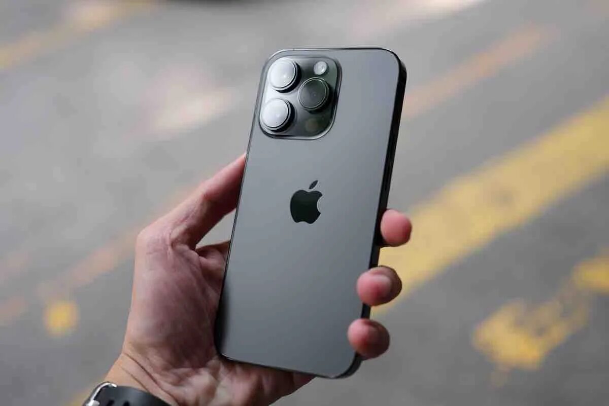 Плохие фото на айфон 15 Смартфон Apple iPhone 15 Pro 256Gb Dual nano SIM Black Titanium - купить в HOLOD