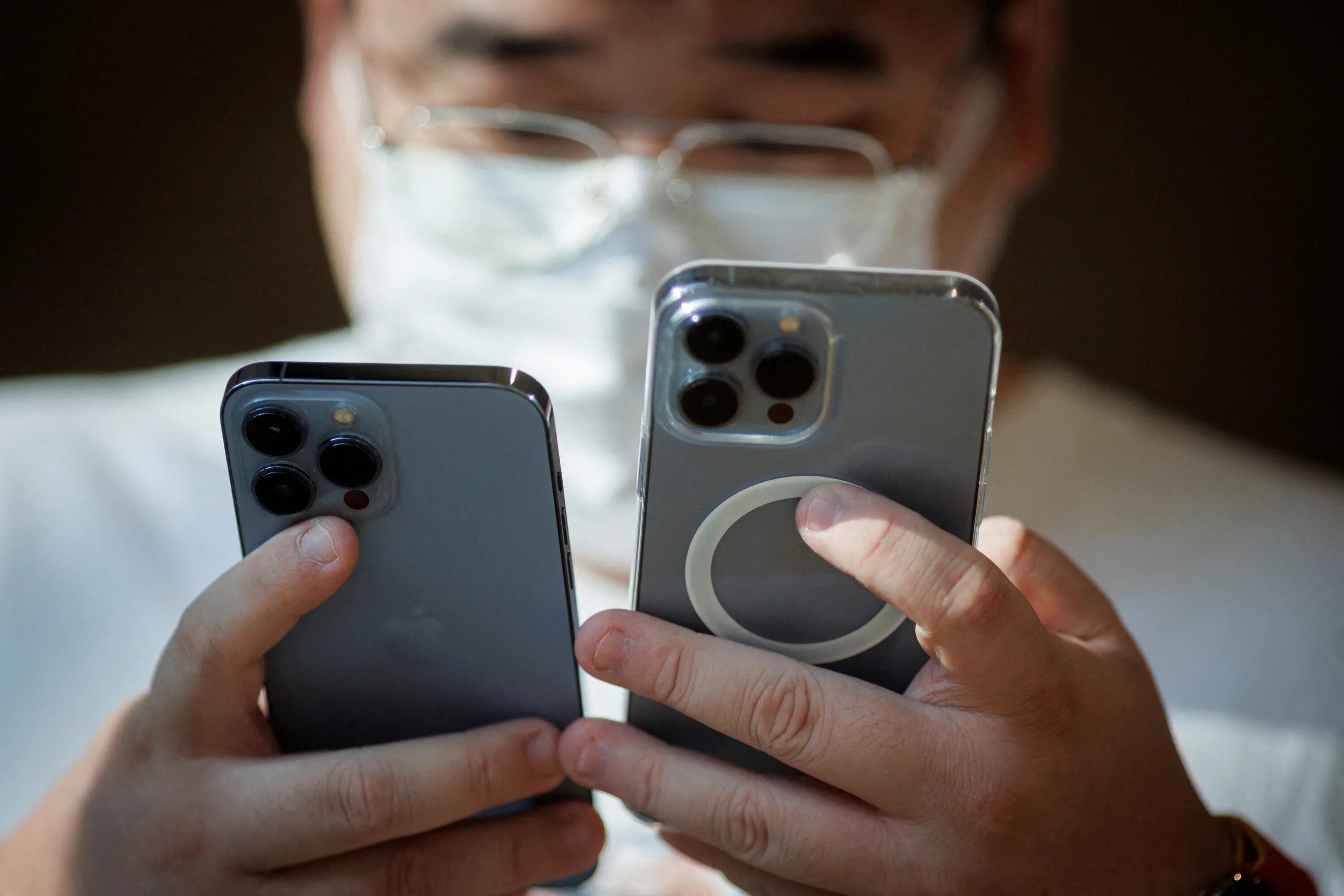 Плохие фото на айфон 15 про Apple shares slip as China factory unrest fuels iPhone supply concerns Reuters