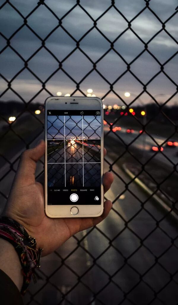 Плохие фото на айфон Download wallpaper road, photo, hand, the evening, camera, highway, phone, iphon