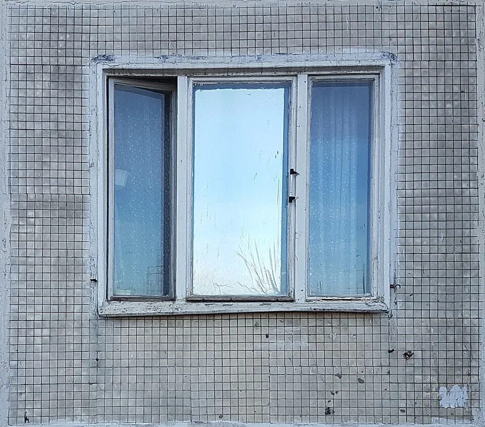 Плохие окна фото В Кузбассе из окна жилого дома выпала четырехлетняя девочка - KP.RU