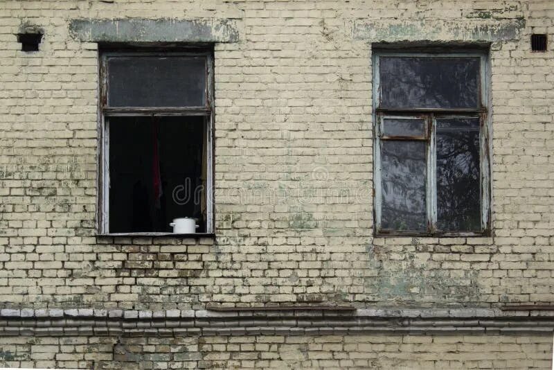 Плохие окна фото Facade of Old House with Opened Weathered Window in a Poor Area of City Stock Ph