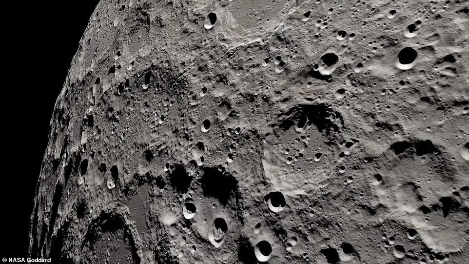 Плохое фото луны NASA video shows Apollo 13 crew's view of the moon before having to abort their 