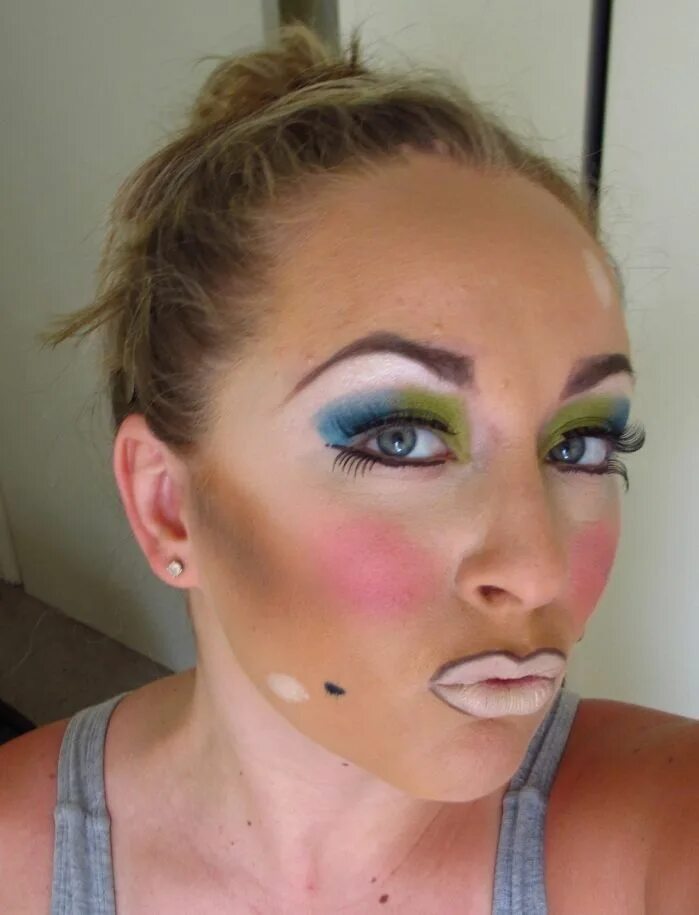 Плохой макияж Y mi maquillaje? Subido x Mery Bad makeup fails, Makeup fails, Bad makeup