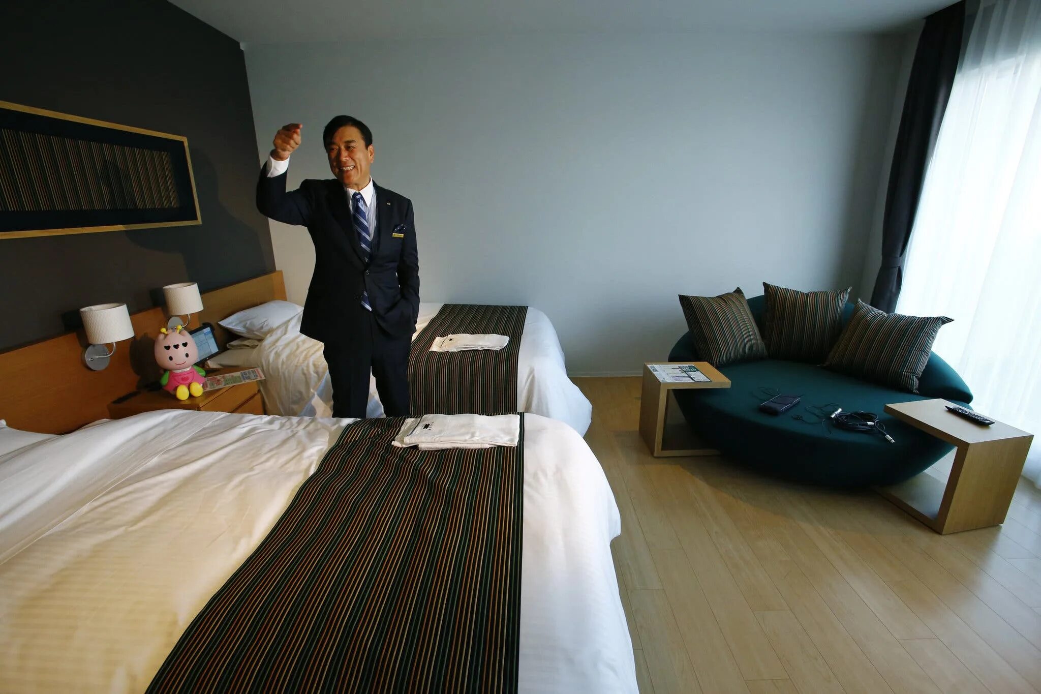 Плохой отель фото A Hotel Staffed by Robots in Japan - The New York Times
