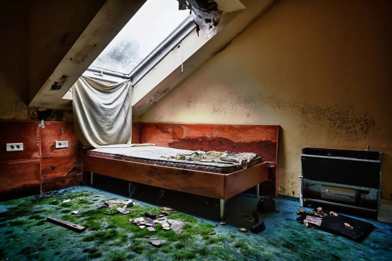 Плохой отель фото Eerie Photos of the World's Grandest Abandoned Hotels - ABC News