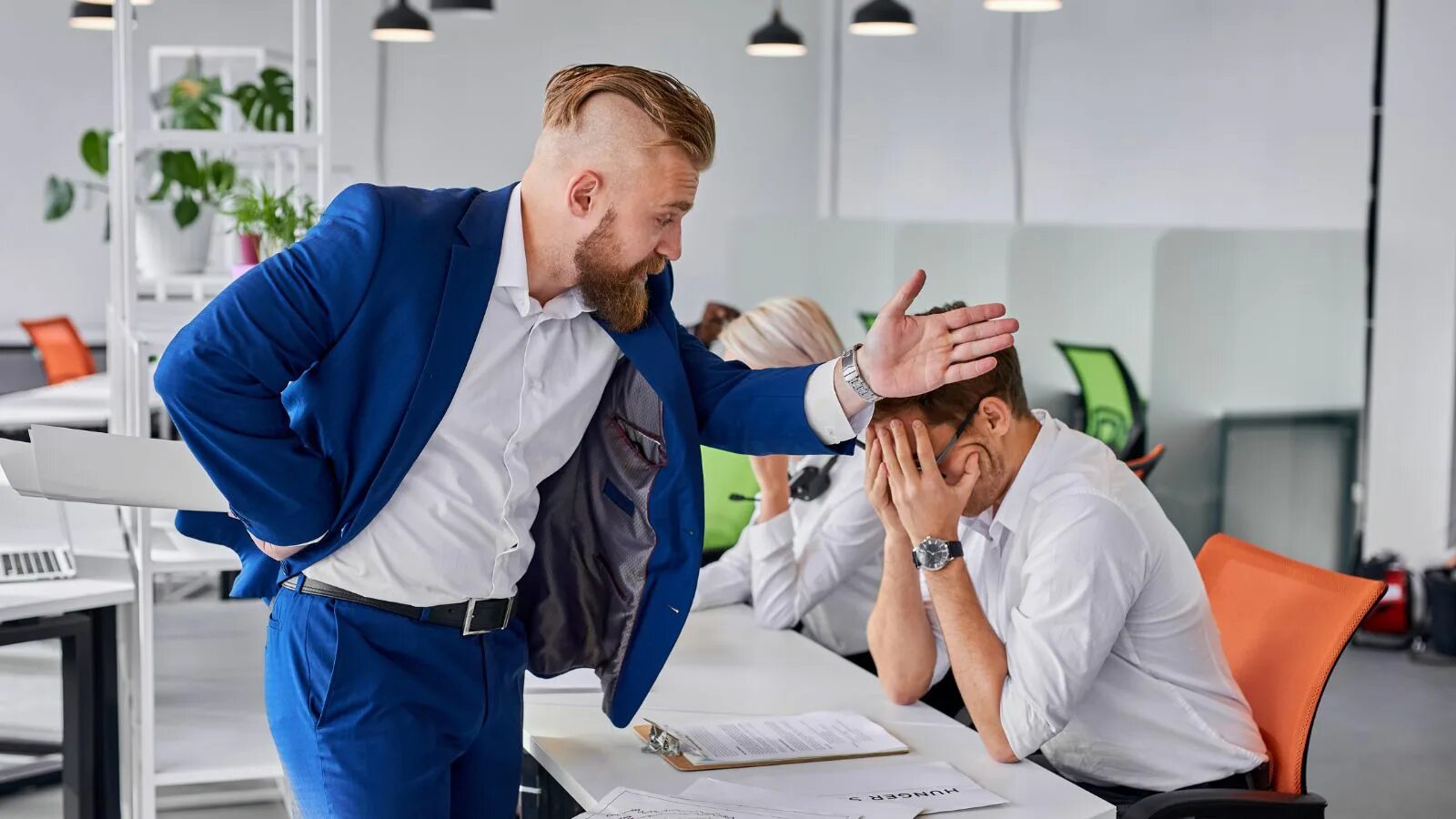 Плохой работник картинка Avoid Doing These 18 Things at Work That Make You Look Unprofessional