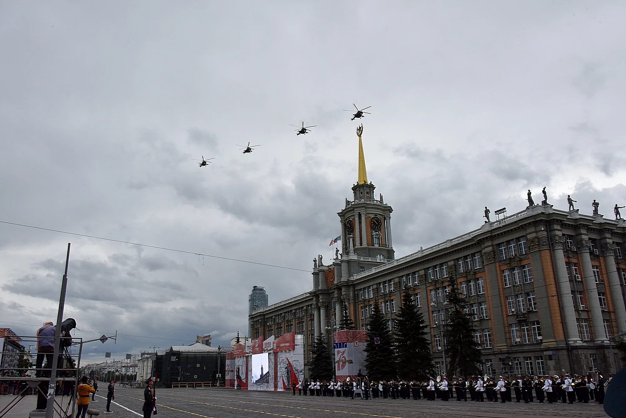 Площадь 1905 фото Парад Победы в Екатеринбурге: зрители посмотрели шествие военной техники и ждут 