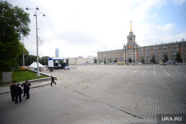 Площадь 1905 фото В Екатеринбурге провалилась аккредитация таксистов к чемпионату мира. Разрешения