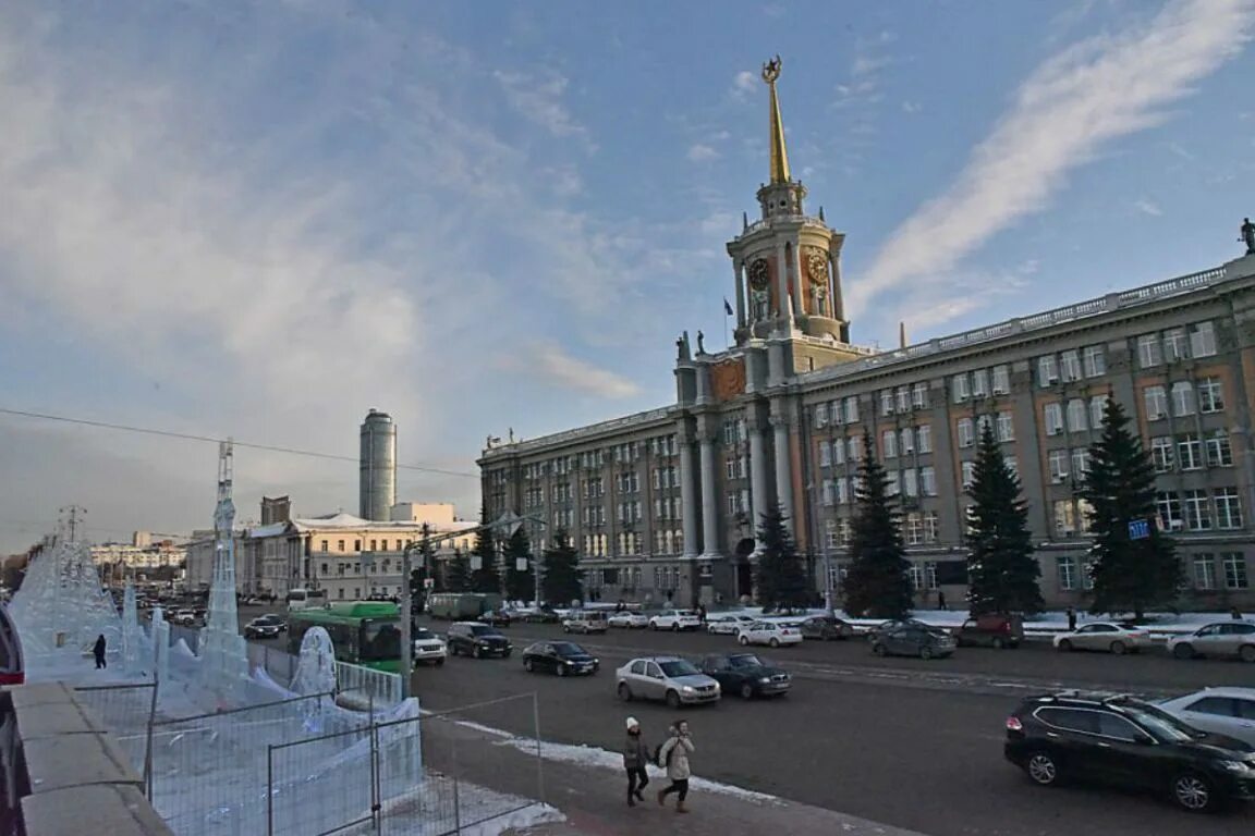 Площадь 1905 года фото Мэр рассказал, куда перенесут ледовый городок с площади 1905 года - "Уральский р