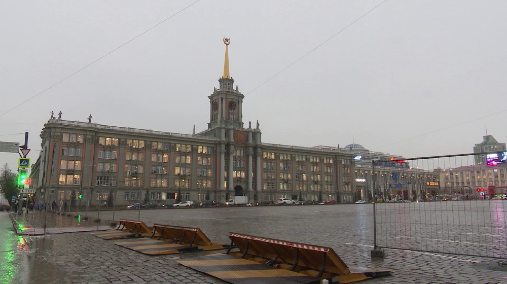 Площадь 1905 года фото Парковка на площади 1905 года в Екатеринбурге с сегодняшнего дня закрыта для авт