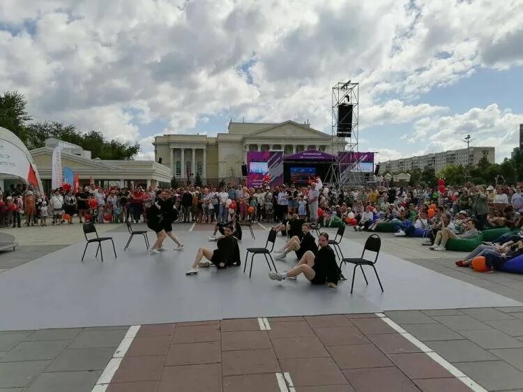 Площадь 400 летия тюмени фото Тюменцы крутят педали и заряжаются "Энергией города" на площади 400-летия Тюмени