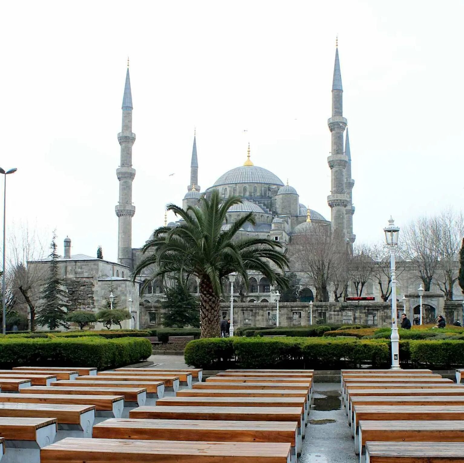 Площадь ахмеда в стамбуле фото File:Exterior of Sultan Ahmed I Mosque 15.jpg - Wikimedia Commons