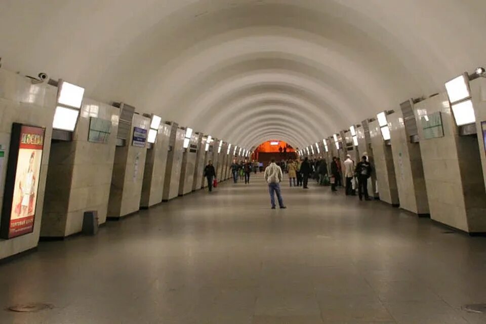 Площадь александра невского 2 фото В Петербурге на 100 одиноких мужчин пришлось 153 одиноких женщины - KP.RU