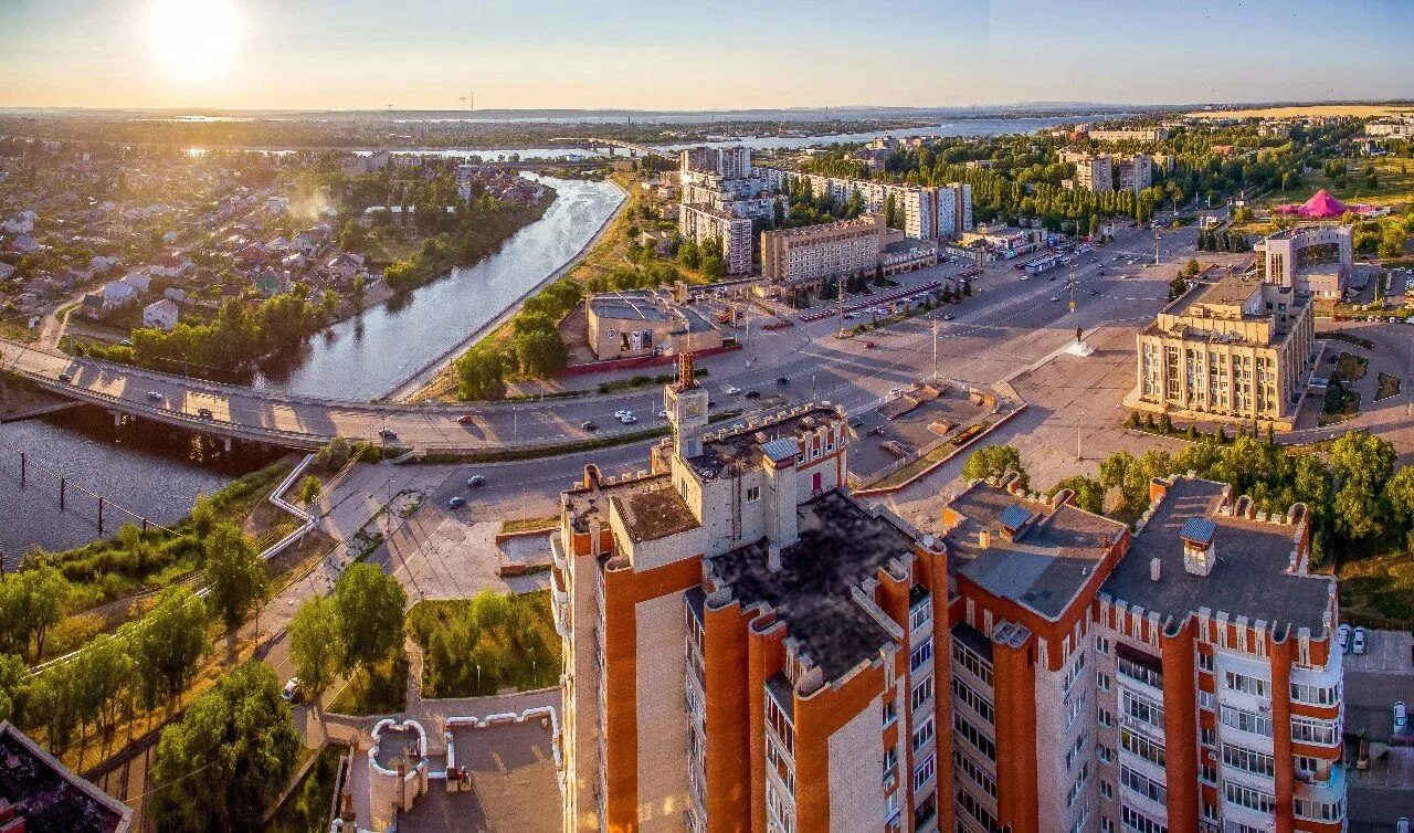 Площадь балаково фото Balakovo Balakovo is a medium-sized city in the Saratov region, located on the l