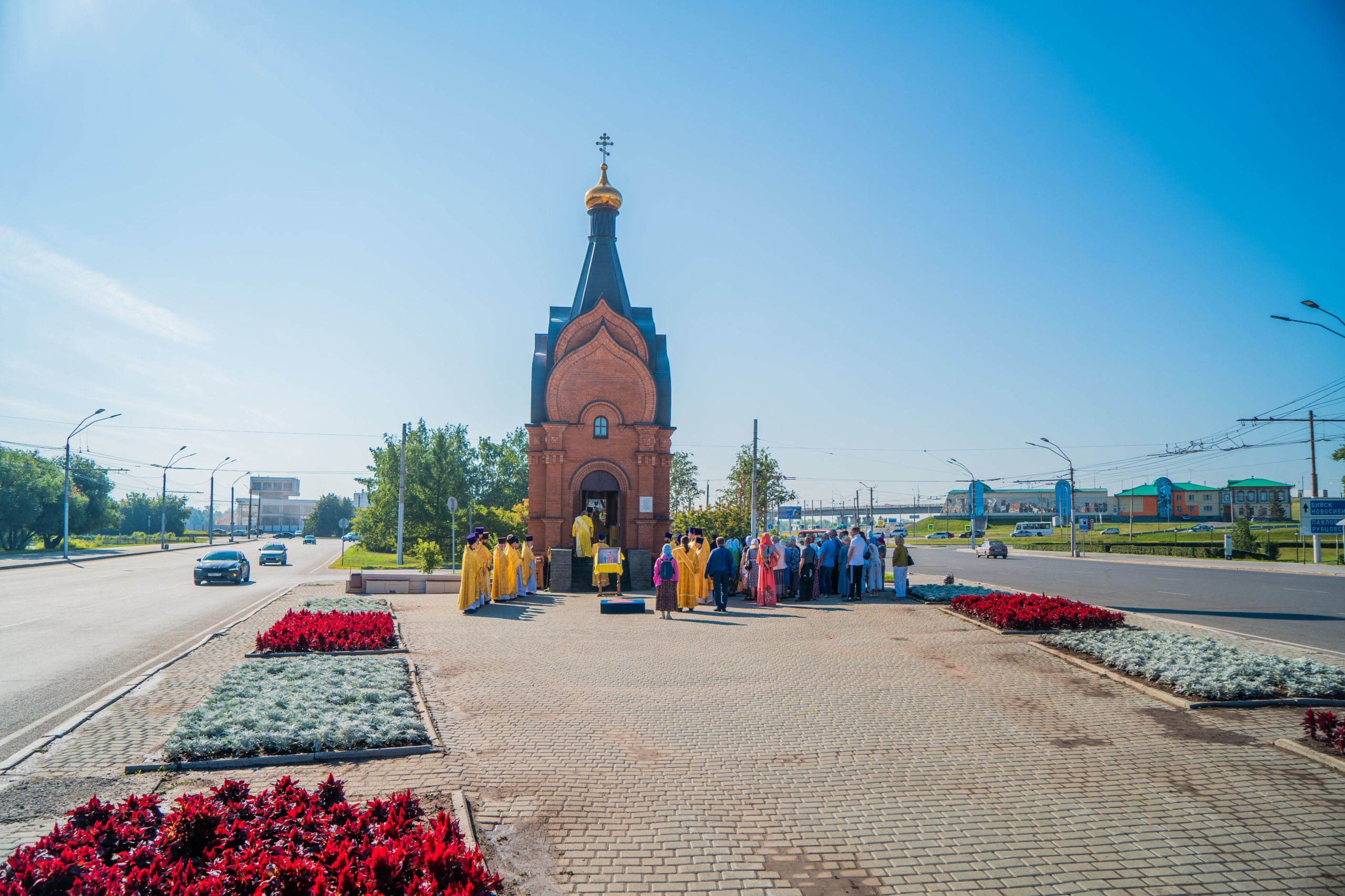 Площадь баварина барнаул фото Литургия в День 1034-летия Крещения Руси - Алтайская митрополия