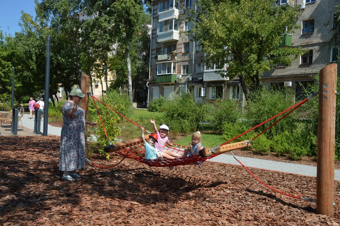 Площадь блюхера хабаровск фото В Хабаровске открыли обновлённую площадь Блюхера с инженерным городком