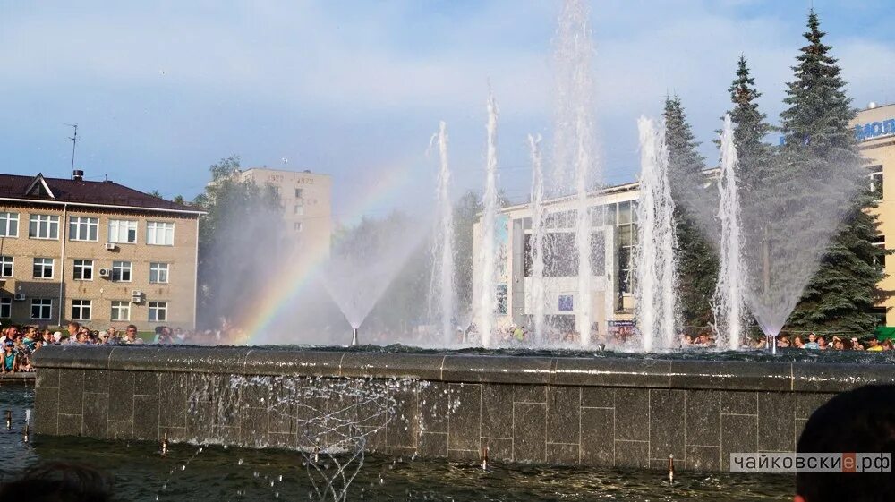 Площадь чайковский фото Выбираем праздничные мероприятия в Чайковском. Праздник начнётся 9 июня - гостей
