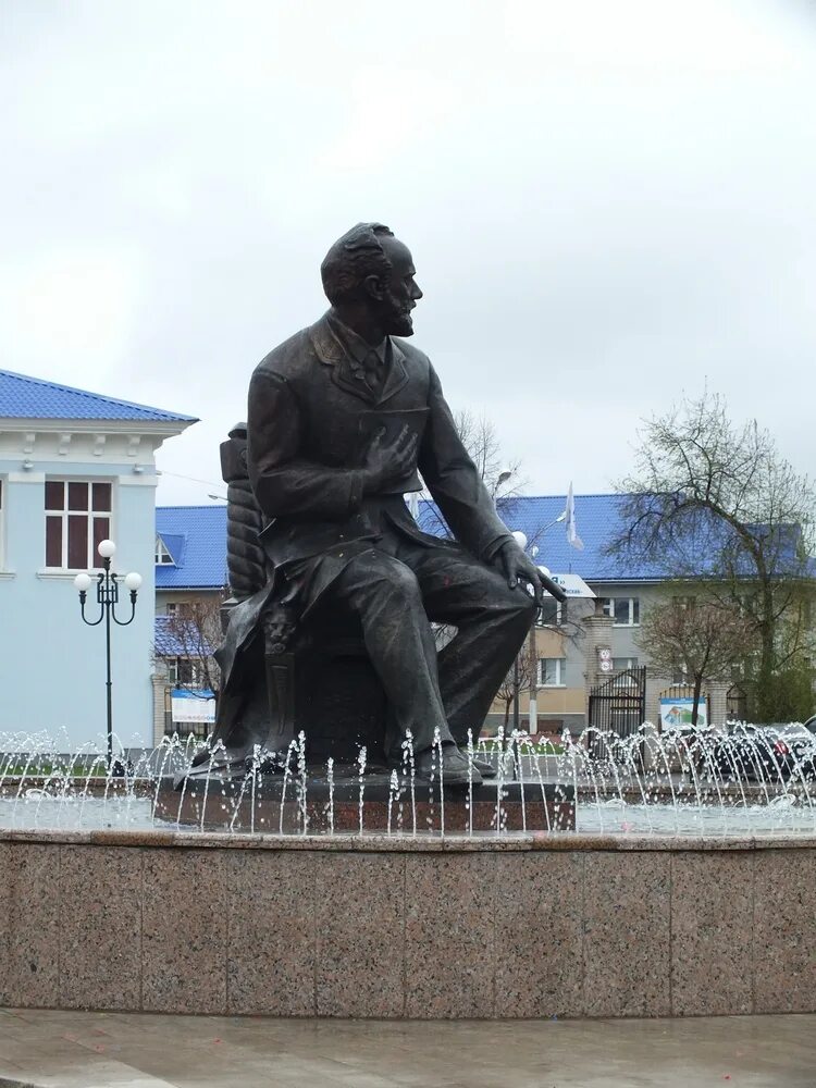 Площадь чайковский фото 11 мая. Памятник П. И. Чайковскому на площади Чайковского в городе Чайковский: k