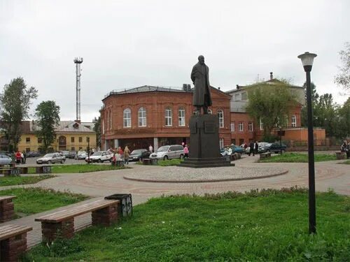 Площадь череповца фото Ответы Mail.ru: Череповец, где находится памятник, бюст и дом музей И. А. Милюти