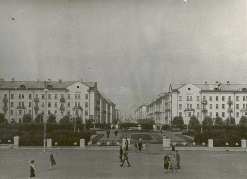 Площадь череповца фото Площадь и улица Металлургов Дата съемки: 1962 год Источник Череповецкое музейное