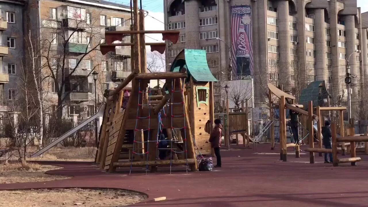 Площадь декабристов чита фото Ветер сломал забор на площади Декабристов в Чите - YouTube