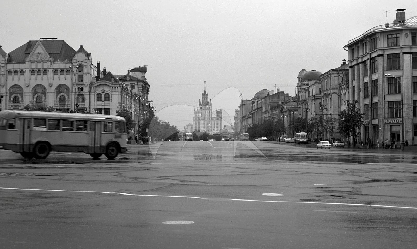 Площадь дзержинского фото Торговый дом Московского купеческого общества, 1909 г., арх. Шехтель Ф.О. - Объе
