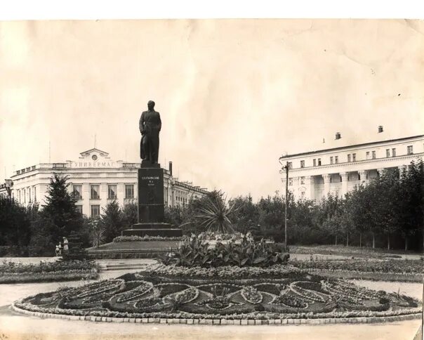 Площадь дзержинского фото дзержинск 70 ЛЕТ ПАМЯТНИКУ ДЗЕРЖИНСКОГО Ровно 70 лет назад на центральном сквере будущего 