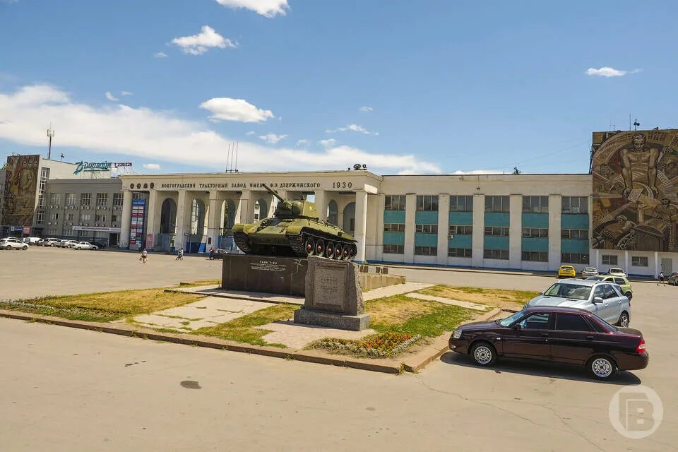 Площадь дзержинского волгоград фото В Тракторозаводском районе Волгограда танк-памятник Т-34 временно снимут с поста