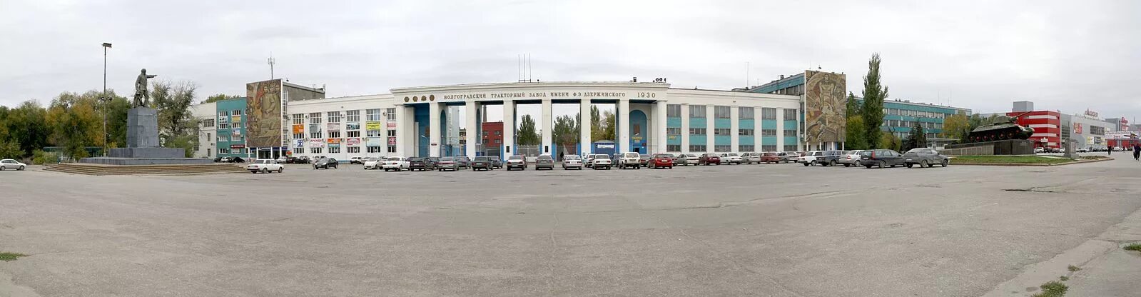 Площадь дзержинского волгоград фото File:Dzerzhinsky Square in Volgograd 001.jpg - Wikipedia