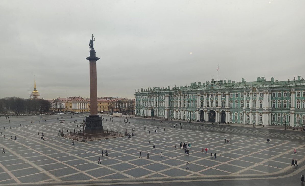 Площадь эрмитаж фото Как попасть в Эрмитаж бесплатно и без очереди. Зачем идти в Главный штаб? Без пс