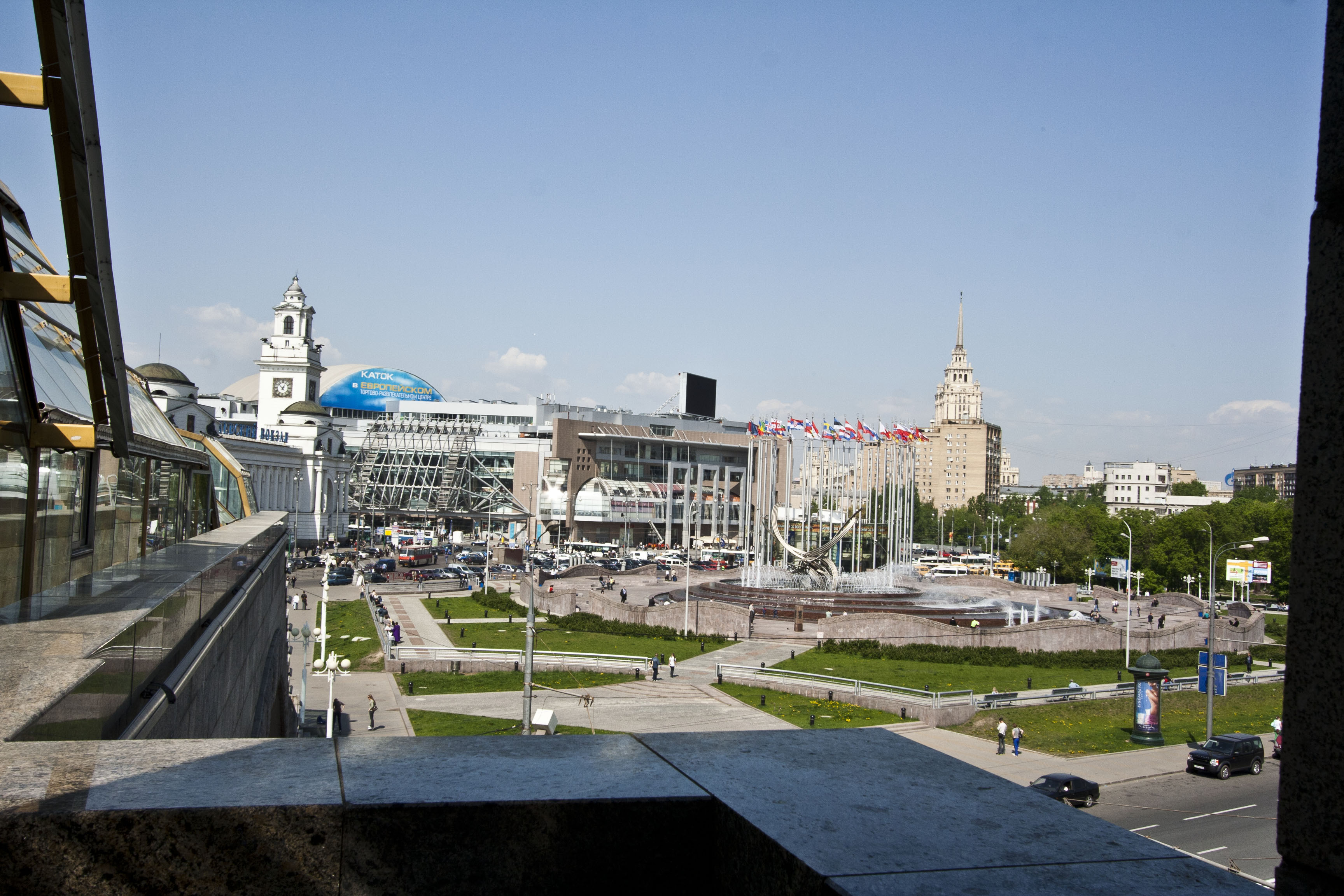 Площадь европы в москве фото File:Киевский вокзал. Площадь Европы - panoramio (2).jpg - Wikimedia Commons