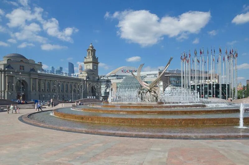 Площадь европы в москве фото The Fountain on Europe Square and the Kievsky Railway Station, Moscow, Russia Ed
