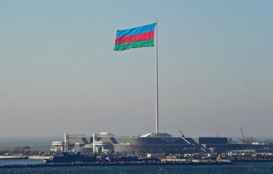 Площадь флага фото Tall Flag Poles SkyscraperCity Forum