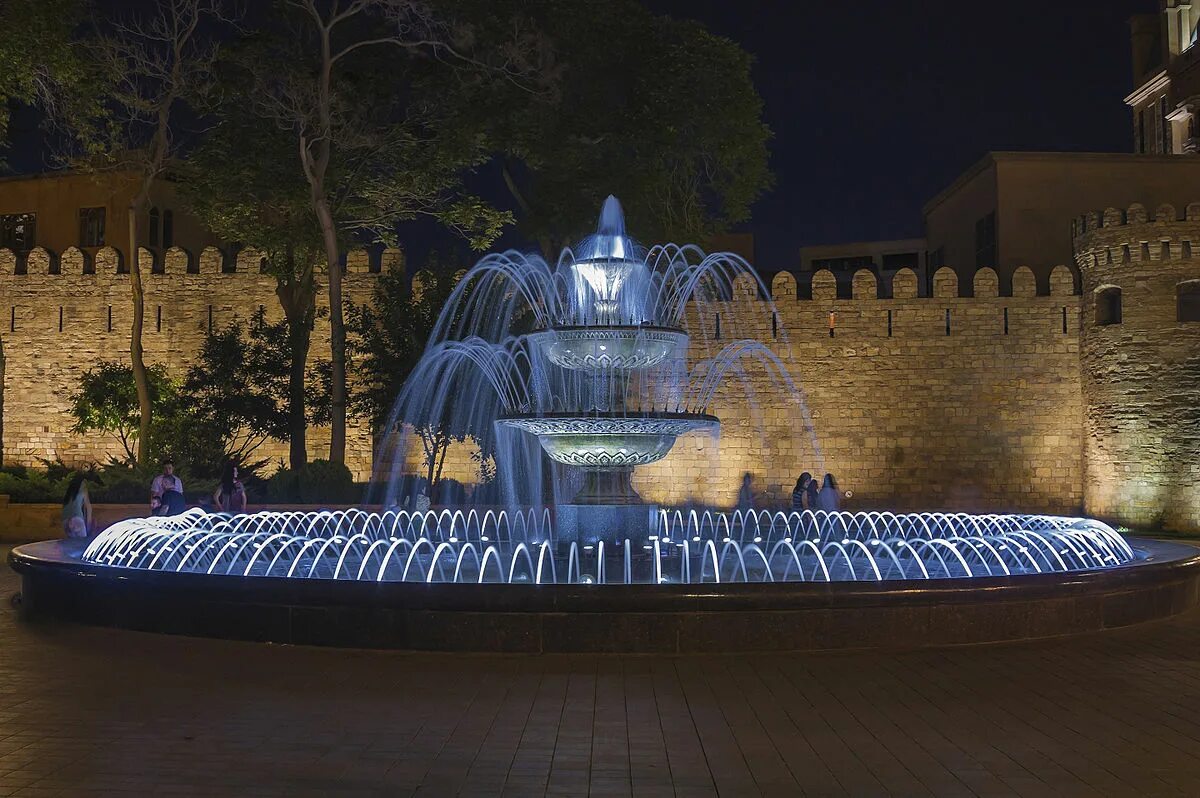 Площадь фонтанов фото File:Fountain in the "Governor's garden" in Baku, Azerbaijan.jpg - Wikipedia