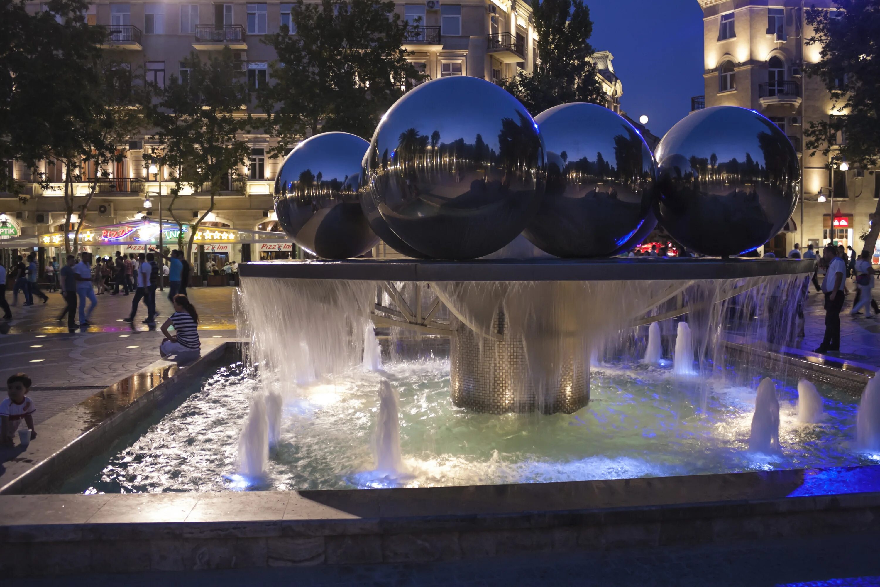 Площадь фонтанов фото File:Fountain "Balls" night IMG 2194.jpg - Wikipedia