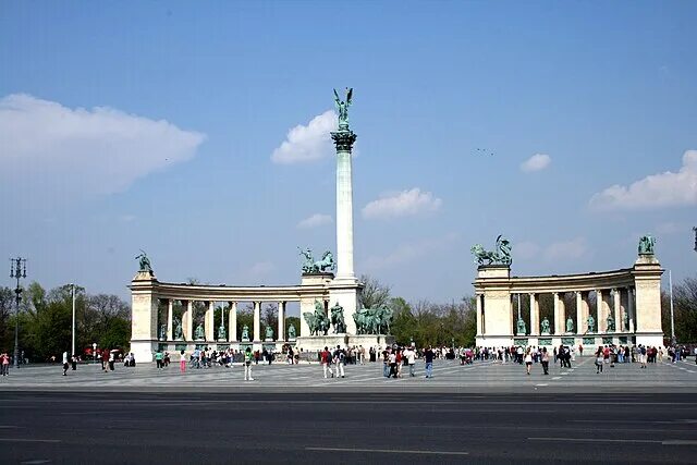 Площадь героев фото File:Budapest Heroes square 1.jpg - Wikimedia Commons