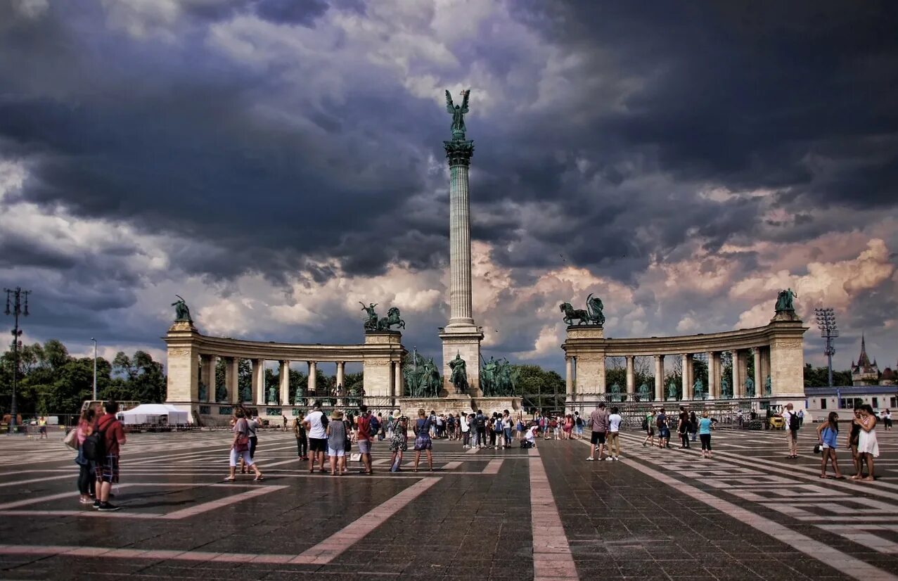 Площадь героев фото Successful Year for the Travel Insurance Market